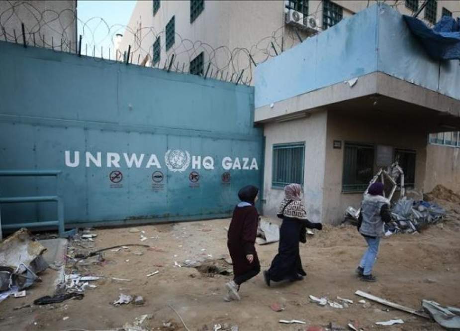 الأونروا تعلن وقف خدماتها في رفح … والفلسطينيون يبحثون عن أمان لا يجدونه